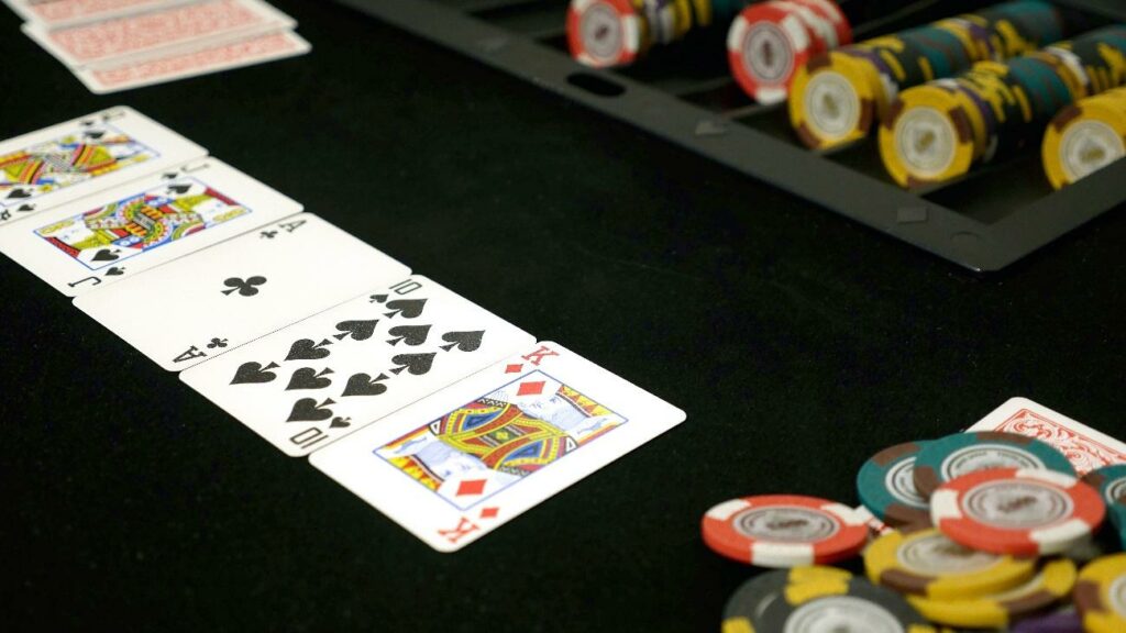 なぜ人気?バカラがカジノで花形になる理由について考えてみた